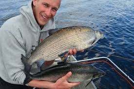Hon fångade en rekordfisk på nästan 14 kilo, vilket är nytt svenskt rekord. 12 Snabba Fragor Till Rickard Linderot Swedish Anglers