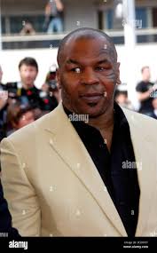 Mike tyson hi-res stock photography and images