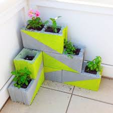 Bloques de vidrio y pavés. Creativas Ideas Para Adornar Tu Casa Con Bloques De Cemento Jardineras De Bricolaje Jardines Bloques De Cemento