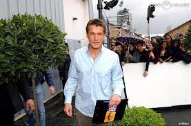 Ils sont très méchants, ils nous font douter, a ajouté le jeune homme de 23 ans à propos de son célèbre papa. Benjamin Castaldi Tout Jeune Lorsqu Il Presentait Loft Story Purepeople