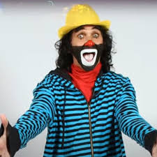 Cepillín tuvo una gran trayectoria como animador infantil, cantante e incluso presentador de televisión. F80n8vc5mlcr0m