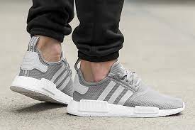 Take your game to a whole new level by customising your look before embarking on your next epic adventure. Nmd R1 Mit Boost Zwischensohle In Grau Defshop Magazin
