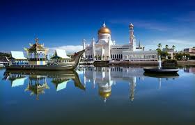 The gigantic dome is actually pure gold and rises 52m. Beautiful Mosque Review Of Sultan Omar Ali Saifuddin Mosque Bandar Seri Begawan Brunei Darussalam Tripadvisor