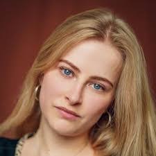 Lauren Carver's Instagram, Twitter & Facebook