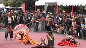 Cetak dan unduh proses pembuatan barongan rampokan www twistmedia info duel maut 5 di gambar proses pembuatan barongan rampokan www twistmedia… ukuran 320x180px bertipe jpg. Video Singo Barong Barong Budaya Dunia Budaya