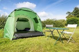Complete with breakfast and dinner options throughout the weekend the site is ideal for families or groups. Silverstone F1 Camping 2021 British Grand Prix Camping With Intentsgp