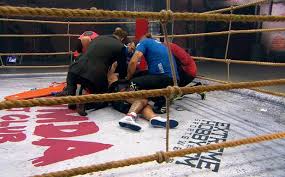 Łukasz załuska, reprezentant klubu arrachion olsztyn, trenujący z topowymi zawodnikami mma. Spektakularny Nokaut Na Gali Gromda Zawodnik Wyniesiony Na Noszach