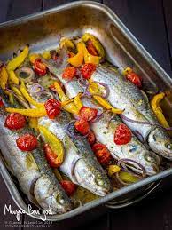 Per la preparazione e gli ingredienti del cefalo al forno con patate seguiamo la ricetta e vediamo come ho fatto…. Cefalo Al Forno Con Verdure Sfiziose Mangia Bevi Godi Blog Di Cucina E Ricette