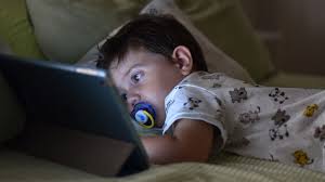 Dangers des écrans pour les enfants : « un sevrage total » recommandé par  la pédiatre Sylvie Dieu Osika