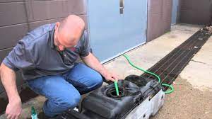Pour the water soap in the tank add the fill the tank with hot water and super clean, a very strong alkaline industrial cleaner. How To Properly Clean The Inside And Outside Of A Vehicle Fuel Tank Youtube