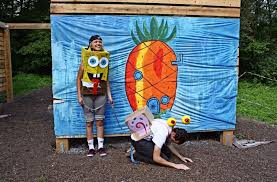 Selten tritt die ausnahme auf, dass die anzahl der etagen variiert oder besonderheiten wie einer garage dem haus hinzugefügt werden. Die Dream Team Herausforderung Fur Den Aki Musberg Dreht Sich Um Die Tv Comic Serie Spongebob Schwammkopf Der Kleine Gelbe Schwamm Lebt Mit Seiner Hausschnecke Gary In Einem Ananas Haus Am Meeresgrund Stuttgarter Zeitung