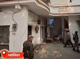 RTO के करोड़पति कॉन्स्टेबल के ठिकानों पर ईडी की रेड:भोपाल, ग्वालियर-जबलपुर  में मेटल डिटेक्टर के साथ सर्चिंग; कार में मिला था 54 किलो सोनि ...