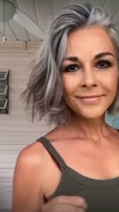 Elaine Cave's Instagram, Twitter & Facebook