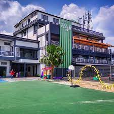 402 buah sekolah telah tersenarai sebagai sebagai sekolah hotspot dari seluruh negeri dalam malaysia. Rizq Islamic School Sekolah Tahfiz Antarabangsa Pertama Di Asean Dunia Farisya