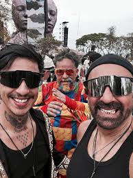 Mais um sonho realizado! @tomorrowlandbrasil foi surreal ao lado do meu  amor, @saloio.rinaldo e do queridíssimo amigo @cristianopinheirolife aka  @ursolouco1! Obrigado pela companhia e por fazerem parte desse momento  único! #musicaeletronica ...