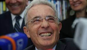 Álvaro uribe vélez ist der erste von fünf söhnen des großgrundbesitzers alberto uribe sierra und seiner frau laura vélez. Alvaro Uribe Velez El Matarife De Colombia By Mision Verdad Medium