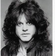 Gregg Alan Rolie o Gregg Rolie Quizá muchos no lo conozcan físicamente pero  seguro si la gran mayoría conoce su voz, Gregg fue el tecladista, vocalista  principal y cofundor de Santana, la