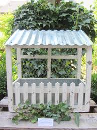 Weitere ideen zu landhausstil, haus, französische dekoration. Blumenkasten Haus Mit Zink Dach Holz Zum Hangen Weiss Deko Garten Landhausstil Shabby Vintage Ambienteschmiede