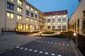 Mit qualität, mit augenmaß und mit gemeinsinn und einem wachsenden bestand, den wir mit kontinuierlicher instandhaltung und bedarfsgerechter sanierung pflegen. Zentrum Fur Betreuung Und Pflege Phonix Koln Weidenpesch In Koln Nippes Auf Wohnen Im Alter De