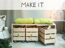 Diy Realiser Un Banc En Bois Avec Des Rangements A Roulettes Rangement En Palette Banc Bois Meuble Rangement Enfant