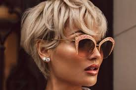 Les Plus Belles Coupes Courtes De 2021 Cheveux Courts Coupe Courte Cheveux Fins Modele Coiffure Cheveux Courts