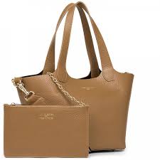Matière de l'hiver avec un cuir camel naturel, forme rectangulaire, il sera difficile. Sac A Main S Foulonne Double Camel Noir Cuir Lancaster