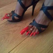 Un dedo que se sale de la manoletina. 17 Imagenes Horribles Pelo Corto Mujer Imagenes Disenos De Unas Mate