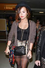 Entdecke rezepte, einrichtungsideen, stilinterpretationen und andere ideen zum ausprobieren. Demi Lovato Arriving Back Into Lax Sporting Some Ripped Tights And Super Short Hotpants After Touring To Promote Her New Album Pictures Zimbio