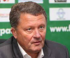 Robert Malek's Instagram, Twitter & Facebook