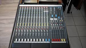 Color touchscreen and dedicated data encoder give you quick and easy access to all settings. Gl2000 412 Allen Heath Gl2000 412 Audiofanzine