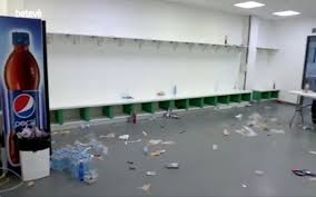 Milan players reportedly damaged the juventus stadium locker room by venting their frustration after last night's defeat. Video Barcelona Leave Slavia Dressing Room Horrible State