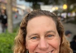 Review: A romcom delight (or dill-ight) in 'Pickleballers'