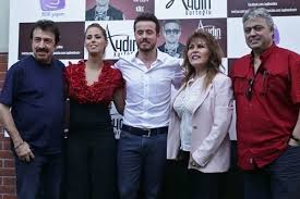 Köle şarkısı ile büyük bir çıkış yapan cengiz kurtoğlu'nun oğlu aydın kurtoğlu sevgilisi kim ve kendisi evli mi gibi aydın kurtoğlu 2015 yılı son yeni sevgilisi daha doğrusu karısı eşi sinem kurtoğlu'dur. Aydin Kurtoglu Nun Cocukluk Hayalimi Gerceklestiriyorum D