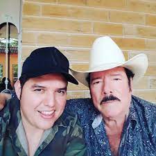 La salud de mi padre se encuentra estable': Lalo Mora Jr | Omnia