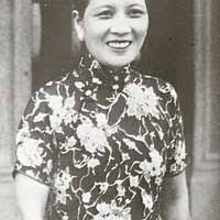 Benigno S. Aquino III shakes hands with General Prayut Chan-o-cha