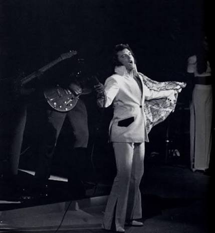 June 17, 1972: Elvis performed in Chicago, Illinois at Chicago Stadium at  2:30p.m. to a crowd of 15,000. Elvis wore a white two-piece suit with black  pockets, the Las Vegas Gold Attendance