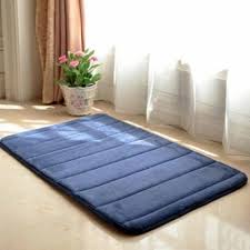 Saya sendiri menggunakan keset karet yang hitam dan lubangnya besar besar, tujuannya agar kaki tidak langsung bersentuhan dengan lantai depan kamar mandi yang licin dan bisa terlihat bagian bawahnya. Jual Info Terbaru Karpet 40x60cm Keset Alas Lantai Bahan Non Slip Penyerap Air Bergaransi Ralali Com Harga Grosir 2021 Ralali Com