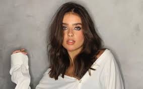 Em verdades secretas, carolina (drica moraes) é uma dona de casa que batalhou muito na vida para sustentar a filha, arlete (camila queiroz). Verdades Secretas 2 Will Have A 20 Year Old Model In The Pink Book Know Who It Is Entertainment Prime Time Zone