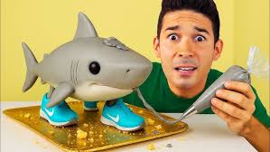 MARTINA MISSY SI È ROTTA LA MANO NELLA LAVATRICE SI FA MALE ESCE TANTO  SANGUE MAMMA TY L'AIUTA!