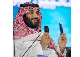 التقى ولي العهد السعودي الأمير محمد بن سلمان ولي العهد الكويتي الشيخ مشعل الأحمد الجابر الصباح، في زيارة رسمية هي الأولى خارجيا منذ توليه منصبه بعد تلقيه دعوة رسمية. Ù„Ù…Ø§Ø°Ø§ Ø£Ø®Ø±Ø¬ Ø¨Ù† Ø³Ù„Ù…Ø§Ù† Ù‡Ø§ØªÙÙŠÙ† Ù…Ù† Ø¬ÙŠØ¨Ù‡ ÙÙŠ Ù…Ø¤ØªÙ…Ø± Ù†ÙŠÙˆÙ… ÙÙŠØ¯ÙŠÙˆ Ø§Ù„Ù…ØµØ±ÙŠ Ø§Ù„ÙŠÙˆÙ…