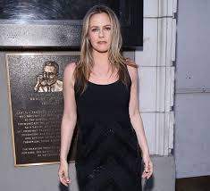Alicia silverstone silverstone had three other film releases in 1995—le nouveau monde, hideaway and the babysitter. Dlisted Alicia Silverstone Went On A Disposable Cup Crusade Against Starbucks