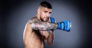 Ярослав александрович амосов ( англ. Yaroslav Amosov Tehnicheskim Nokautom Pobedil Marka Lemmingera Na Turnire Bellator 244 Sport Tsn Ua
