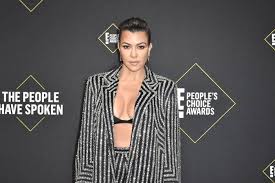 Travis barker clears up kourtney kardashian dating rumors | e! Cezuovugarqfem
