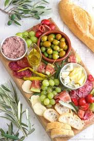 Mediterranean Antipasti Platter New Years Eve Party Food Ideas Happyfoodstube Com Newyearseve Lebensmittel Essen Partyrezepte Fingerfood Vorspeisenrezepte