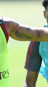 Dövmeye takım taraftarlığı ile ilgili anlam yükleyenlere karşılık mesut'un açıklamaları var. Arsenal Turkiye Mesut Ozil In Yeni Dovmesi Facebook