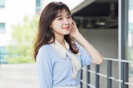 Dizi, iki üniversite öğrencisinin etrafında dönmektedir. Bintangi My Id Is Gangnam Beauty Jo Woo Ri Dibenci Orang