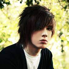 This emo hair boy 'do is slightly longer in the back, with very full and thick bangs and sides that cover the ears. 35 Cool Emo Hairstyles For Guys 2021 Guide
