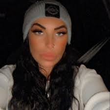 Leanne Clements's Instagram, Twitter & Facebook