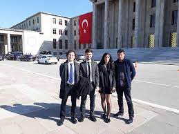 Sanki devlet bunların babalarının malı. Siyaset Bilimi Ve Uluslararasi Iliskiler Bolumu Ogrencileri Ankara Da Istanbul Ayvansaray Universitesi