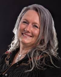 Roxanne Pearce's Instagram, Twitter & Facebook